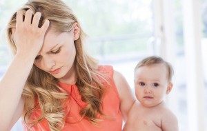 Rụng tóc sau sinh: nguyên nhân và cách điều trị